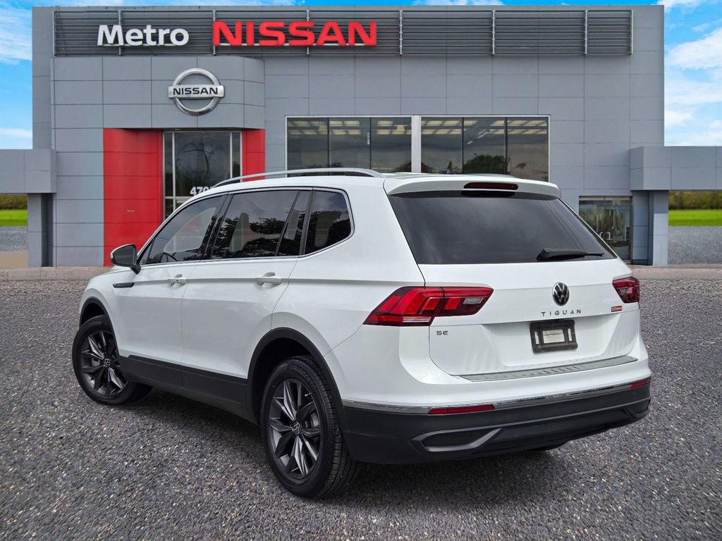 Used 2022 Volkswagen Tiguan SE w/ Panoramic Sunroof Package FWD image 4