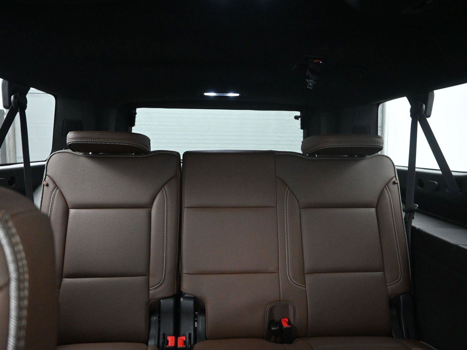 Used 2024 Chevrolet Suburban High Country image 18