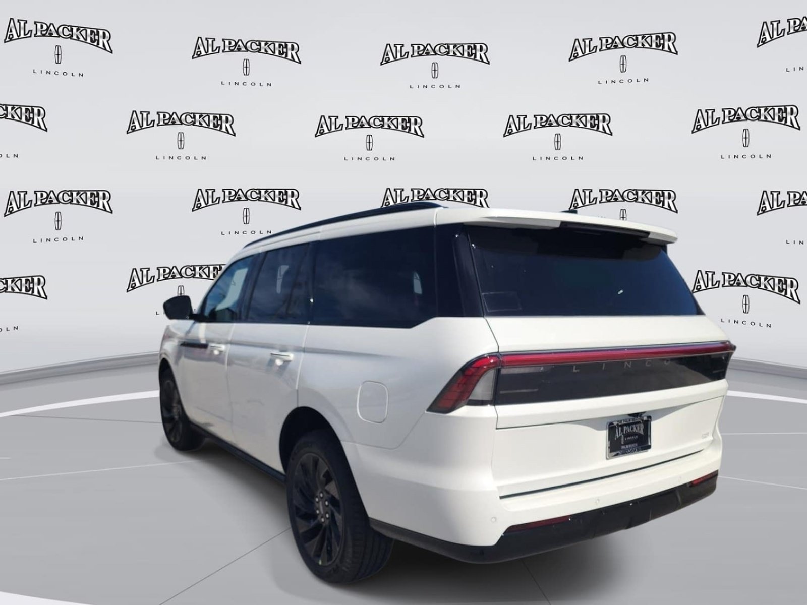 New 2027 Lincoln Navigator Reserve w/ Jet Appearance Package AWD/4WD image 3
