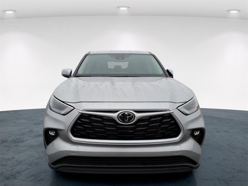Used 2023 Toyota Highlander L image 3