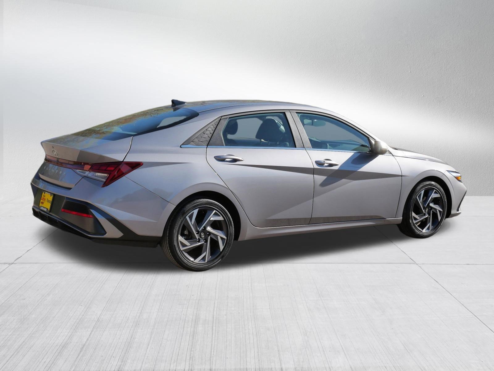 Used 2025 Hyundai Elantra SEL FWD image 7
