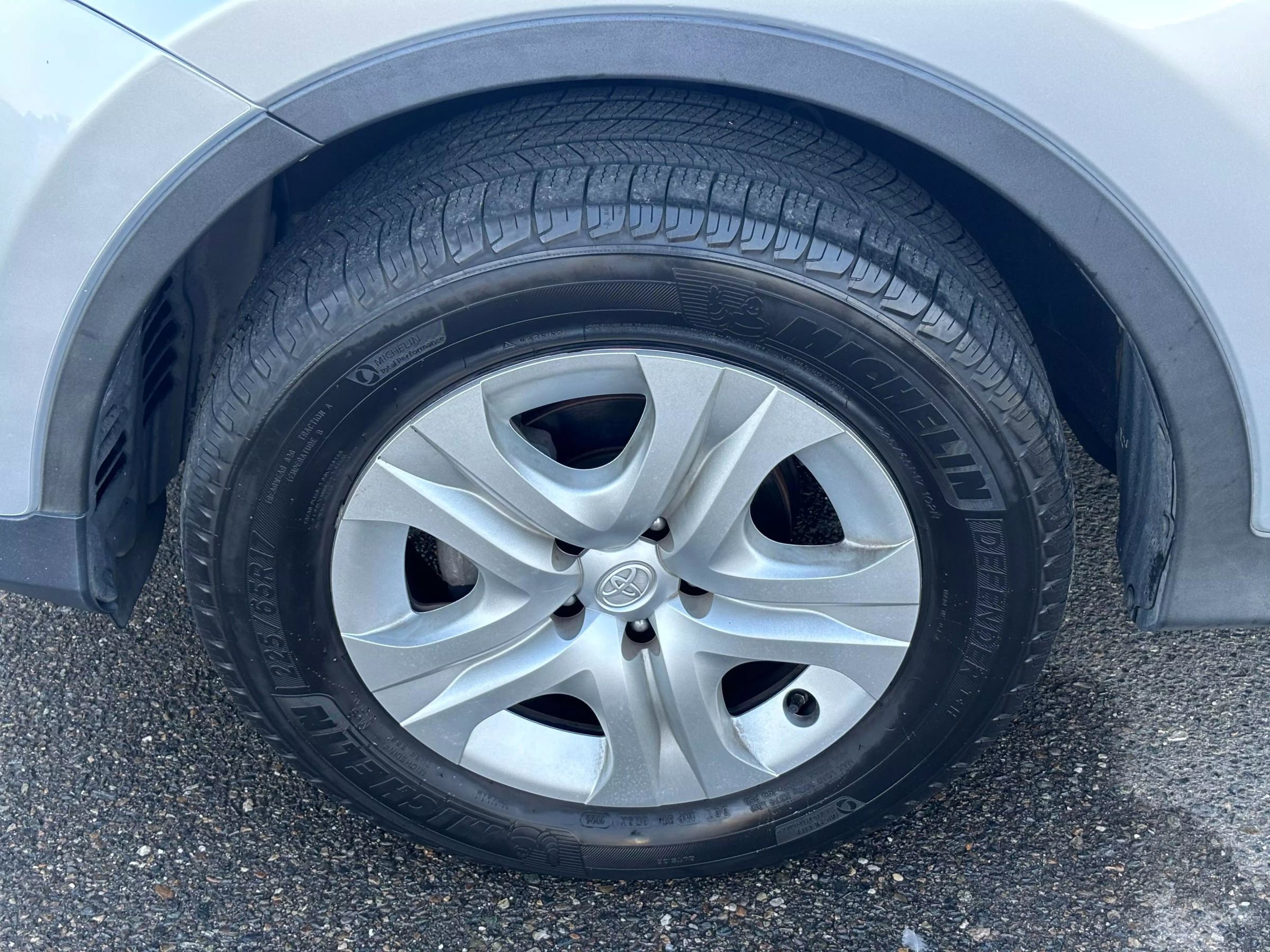 Used 2013 Toyota RAV4 LE image 9