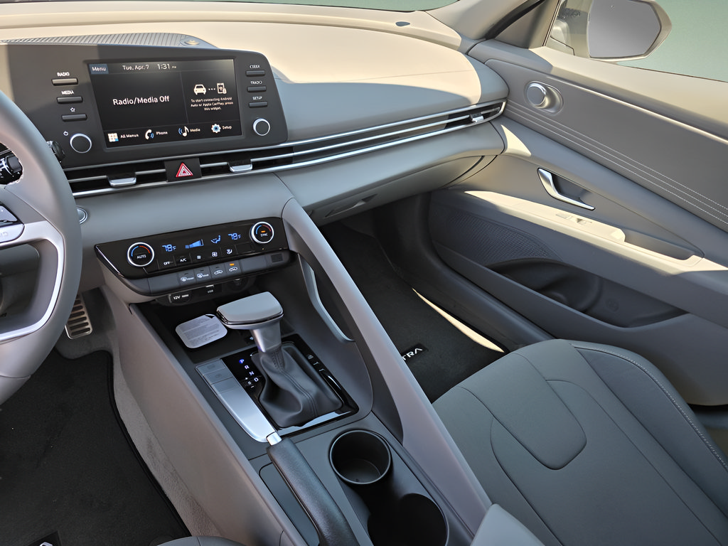 New 2026 Hyundai Elantra Sport FWD image 17