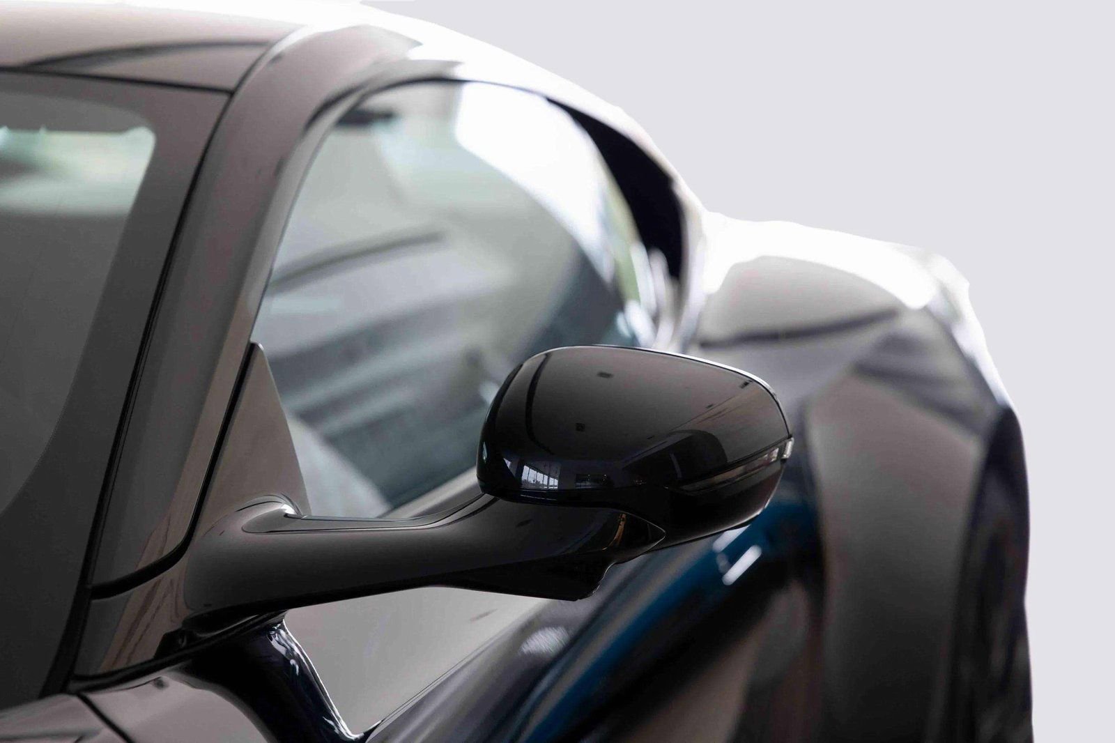 Used 2025 Aston Martin DB12 Coupe RWD image 19