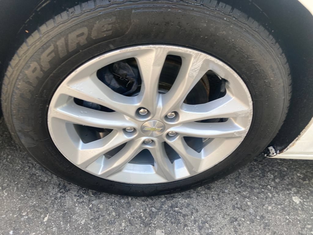 Used 2017 Chevrolet Malibu LT FWD image 34
