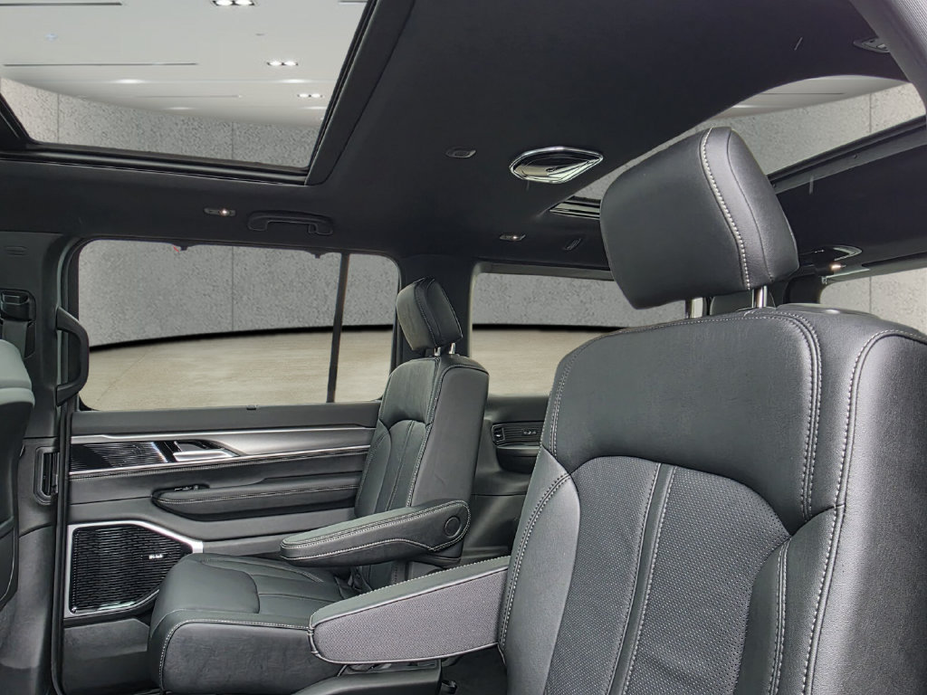 New 2026 Jeep Grand Wagoneer Limited AWD/4WD image 9