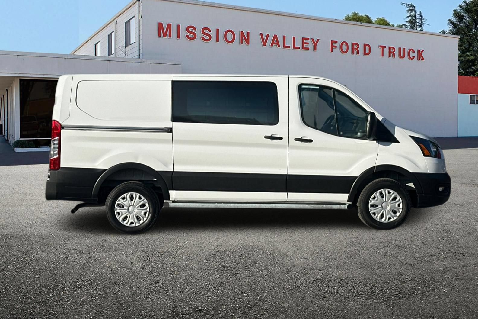 Used 2025 Ford Transit 250 Low Roof w/ Exterior Upgrade Package RWD image 3