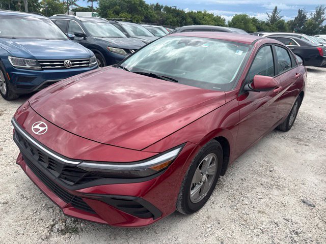 Used 2025 Hyundai Elantra SE FWD image 1