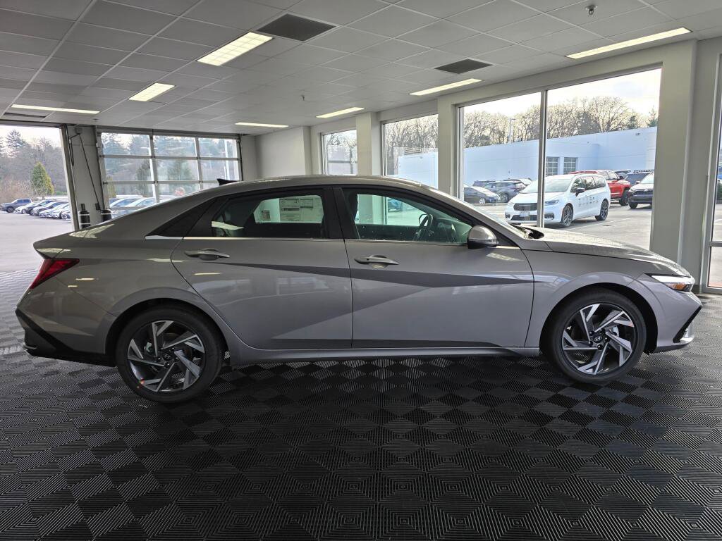 New 2026 Hyundai Elantra Limited image 4