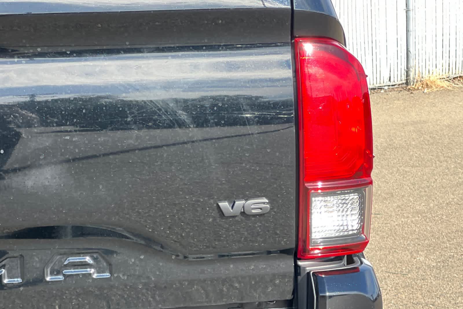 Used 2021 Toyota Tacoma SR5 w/ Technology Package AWD/4WD image 21
