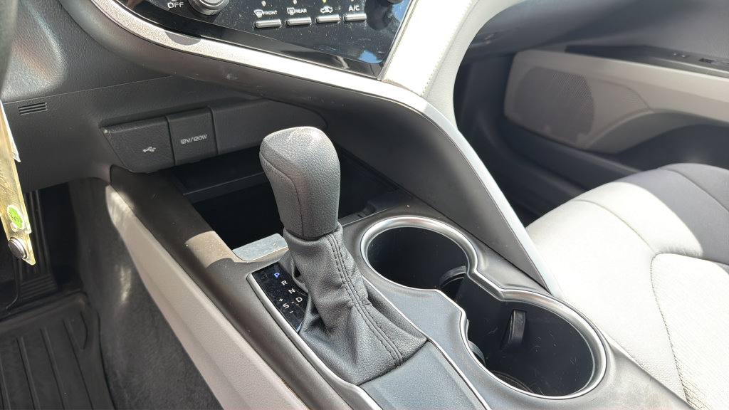 Used 2021 Toyota Camry LE FWD image 21