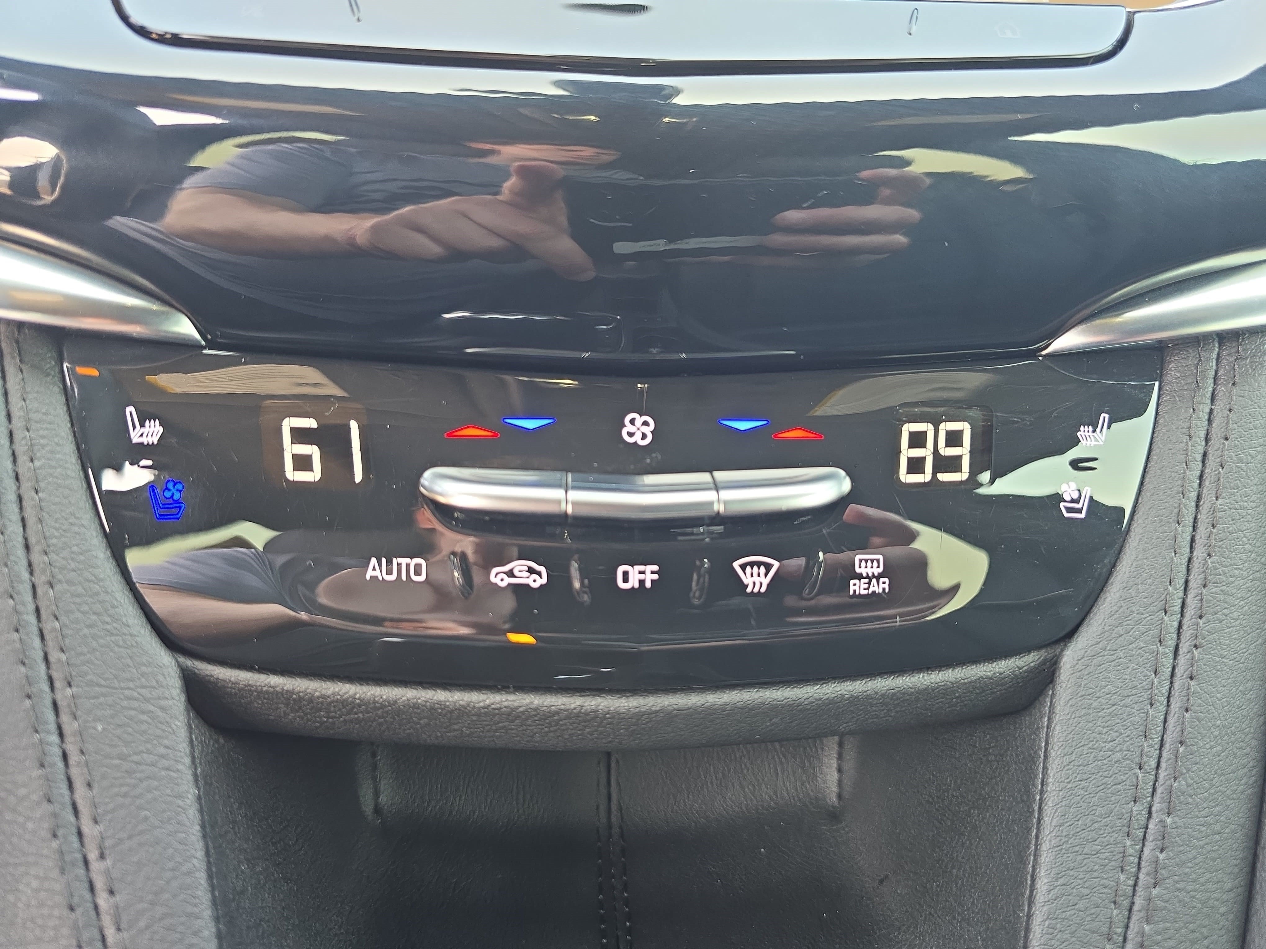 Used 2024 Cadillac XT6 Premium Luxury w/ Platinum Package FWD image 22