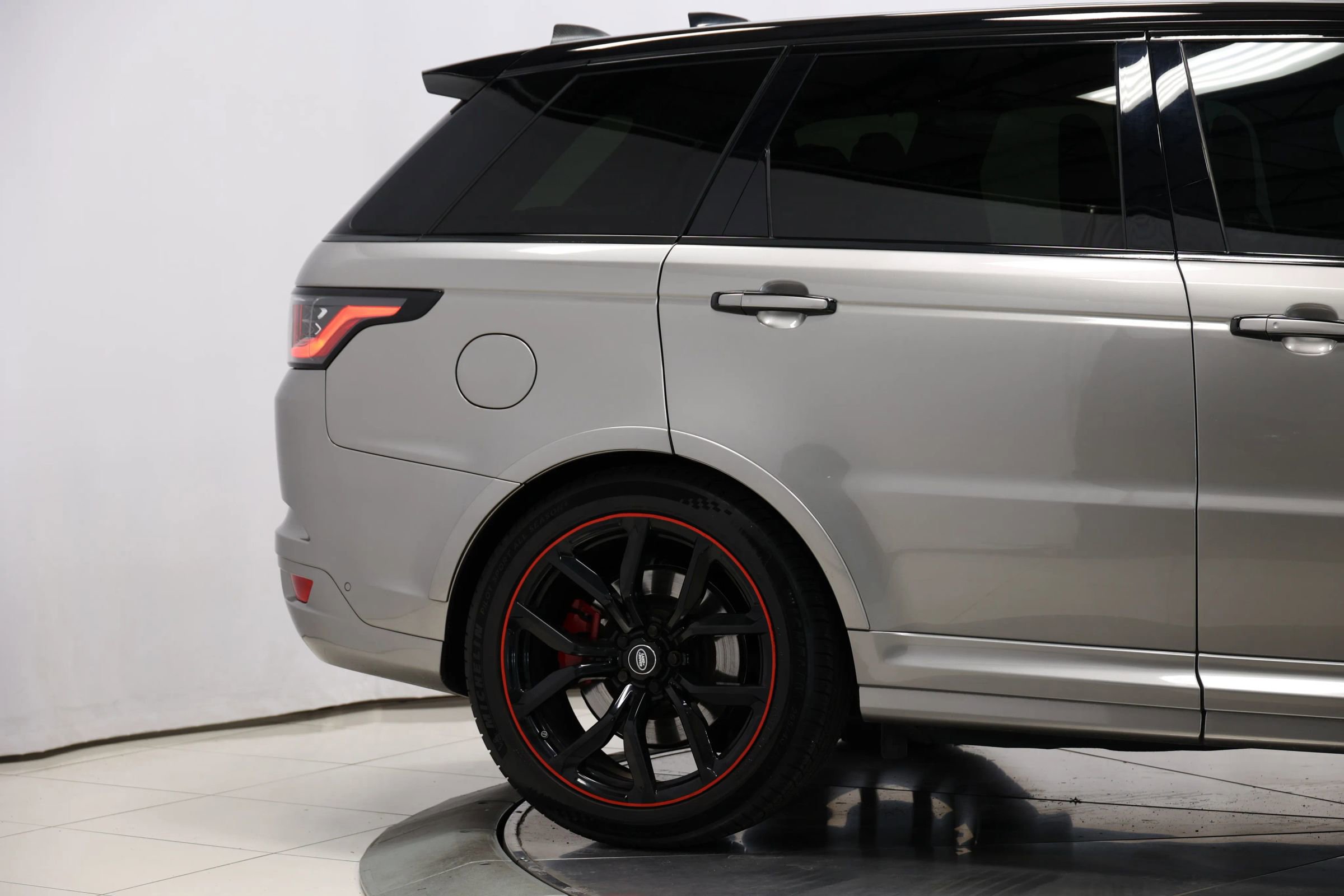 Used 2020 Land Rover Range Rover Sport SVR image 62