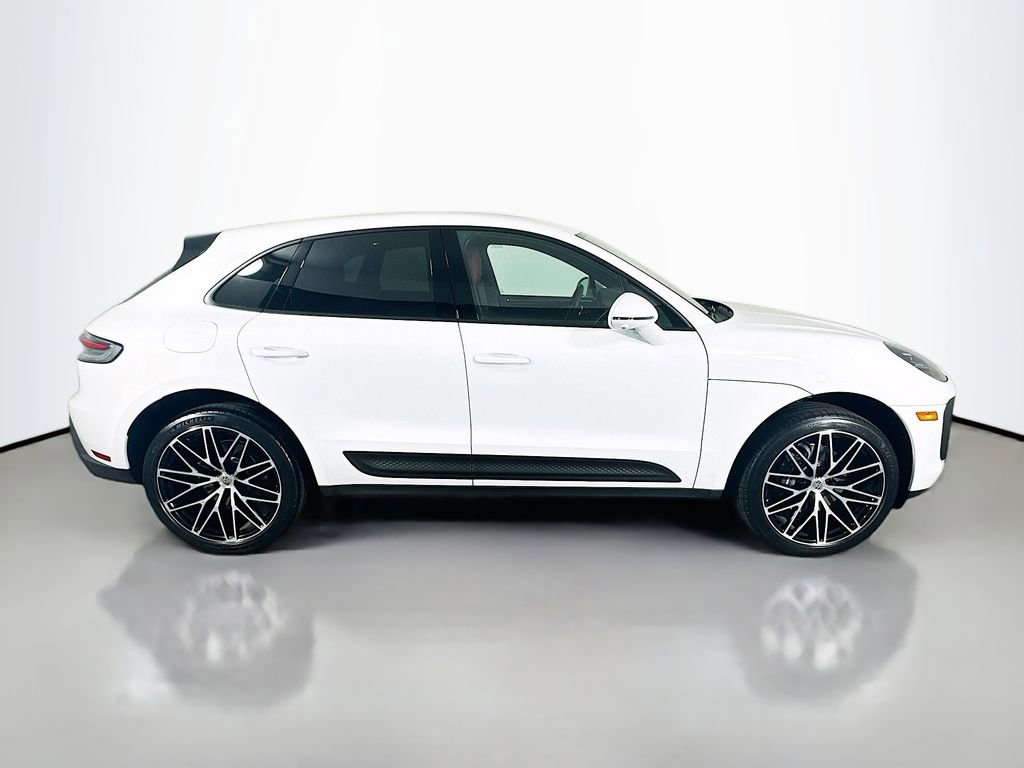 Certified 2026 Porsche Macan AWD/4WD image 8
