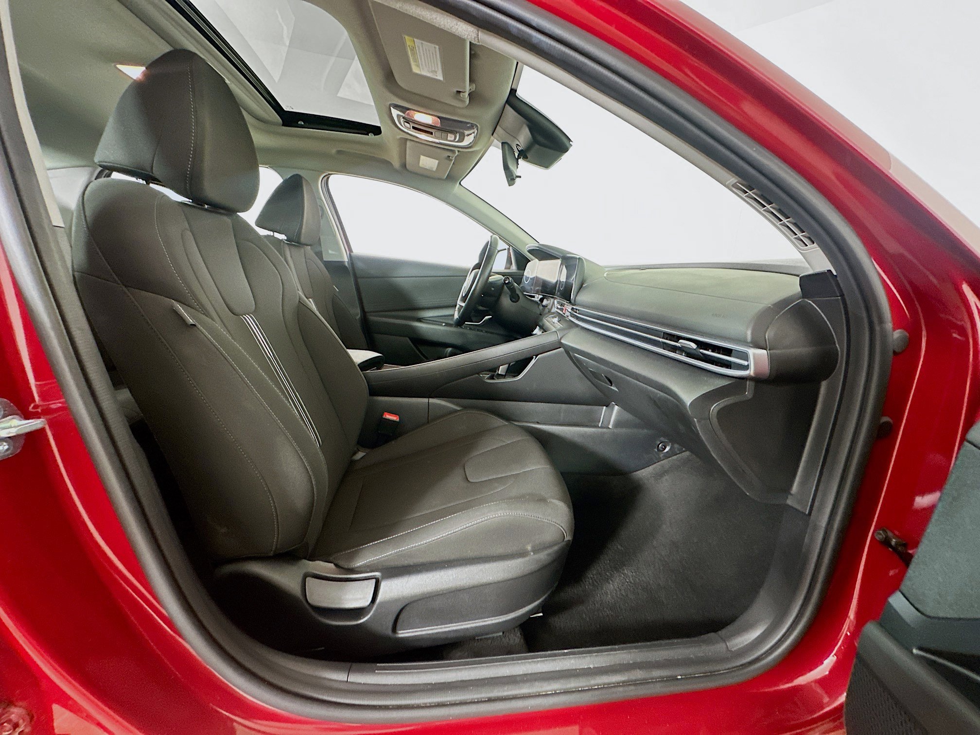 Used 2025 Hyundai Elantra SEL FWD image 31