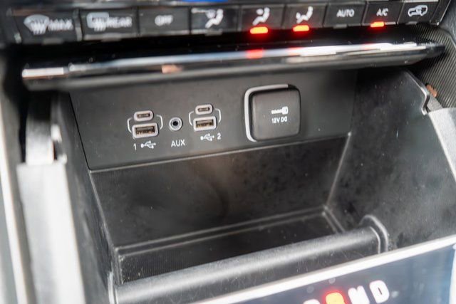 Used 2024 Jeep Grand Cherokee Limited AWD/4WD image 32