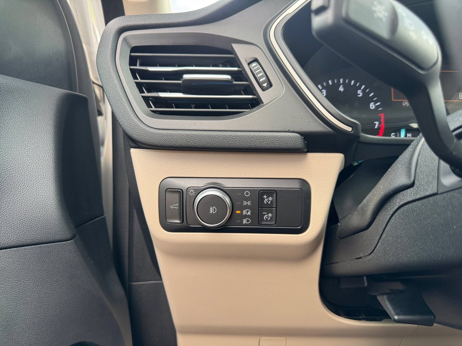 Used 2020 Ford Escape SEL FWD image 19