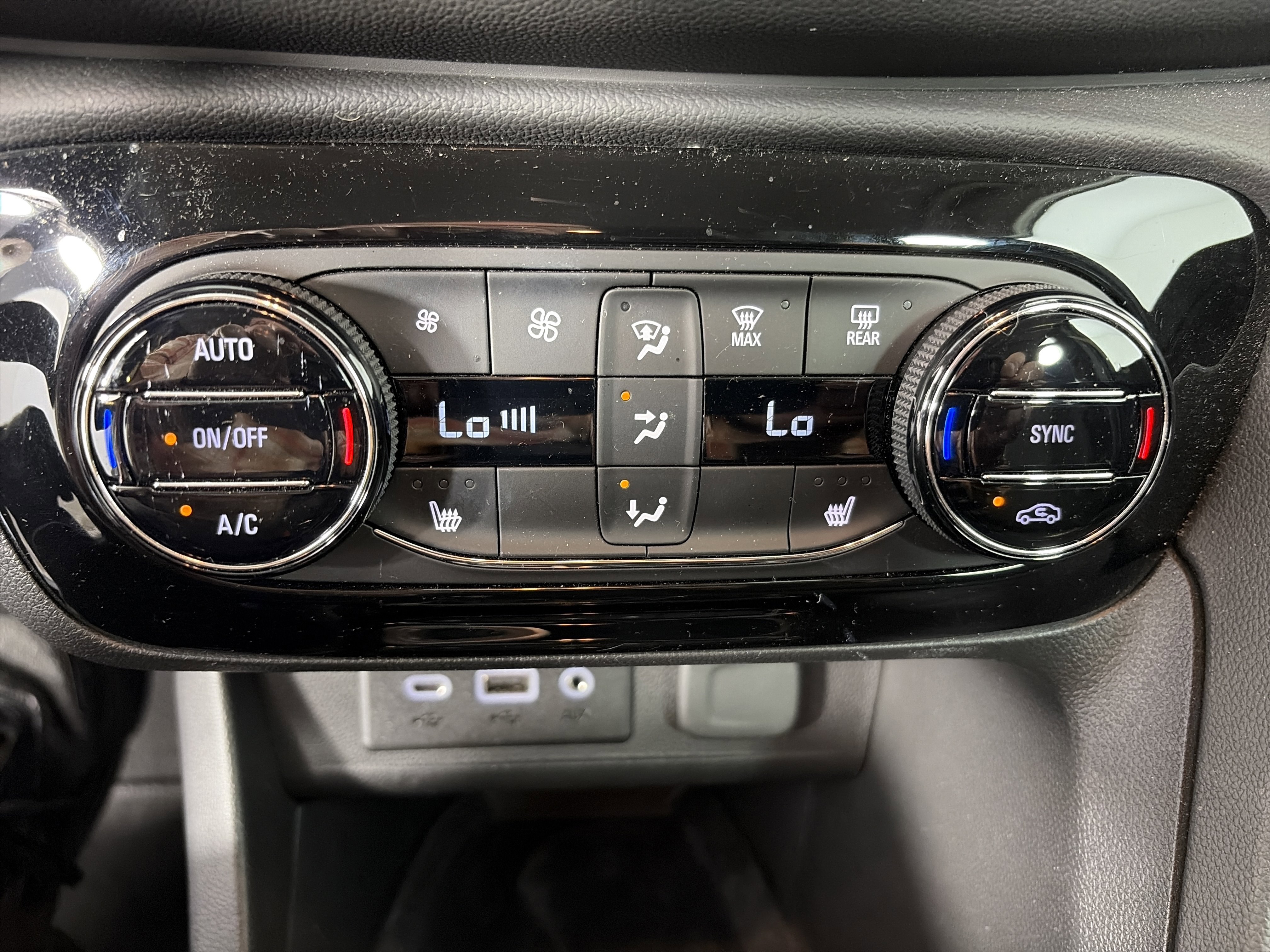 Certified 2022 Buick Encore GX Select w/ Sport Touring Package image 22