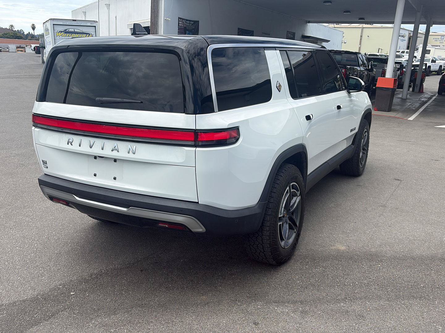 Used 2026 Rivian R1S Adventure AWD/4WD image 7