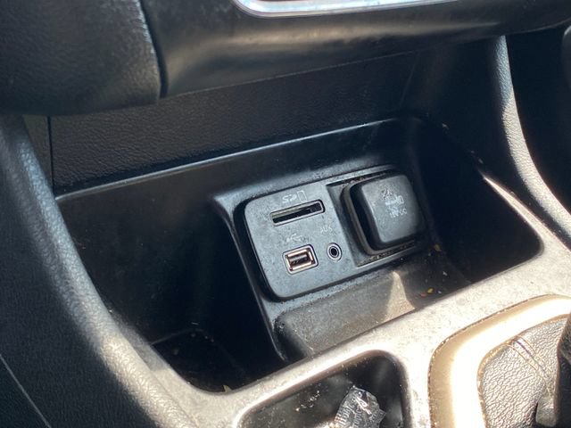 Used 2014 Jeep Cherokee Latitude w/ Cold Weather Group FWD image 9