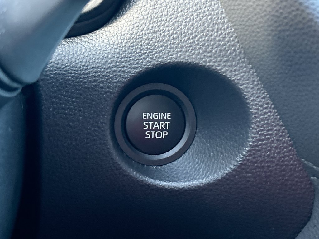 Used 2025 Toyota Corolla Cross LE FWD image 18