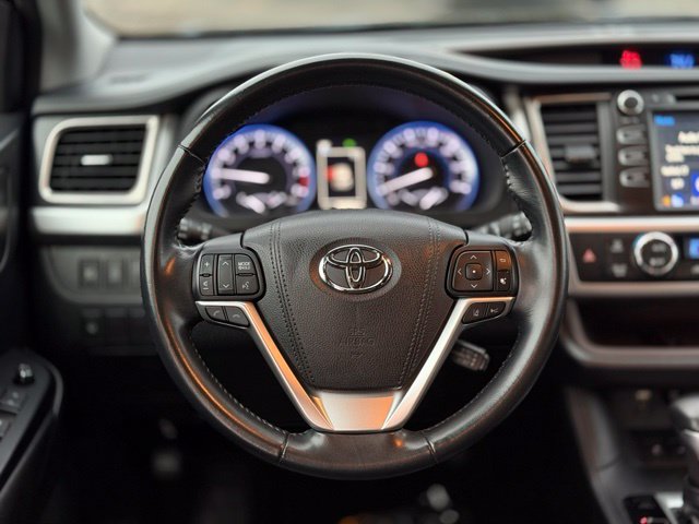Used 2017 Toyota Highlander XLE AWD/4WD image 23