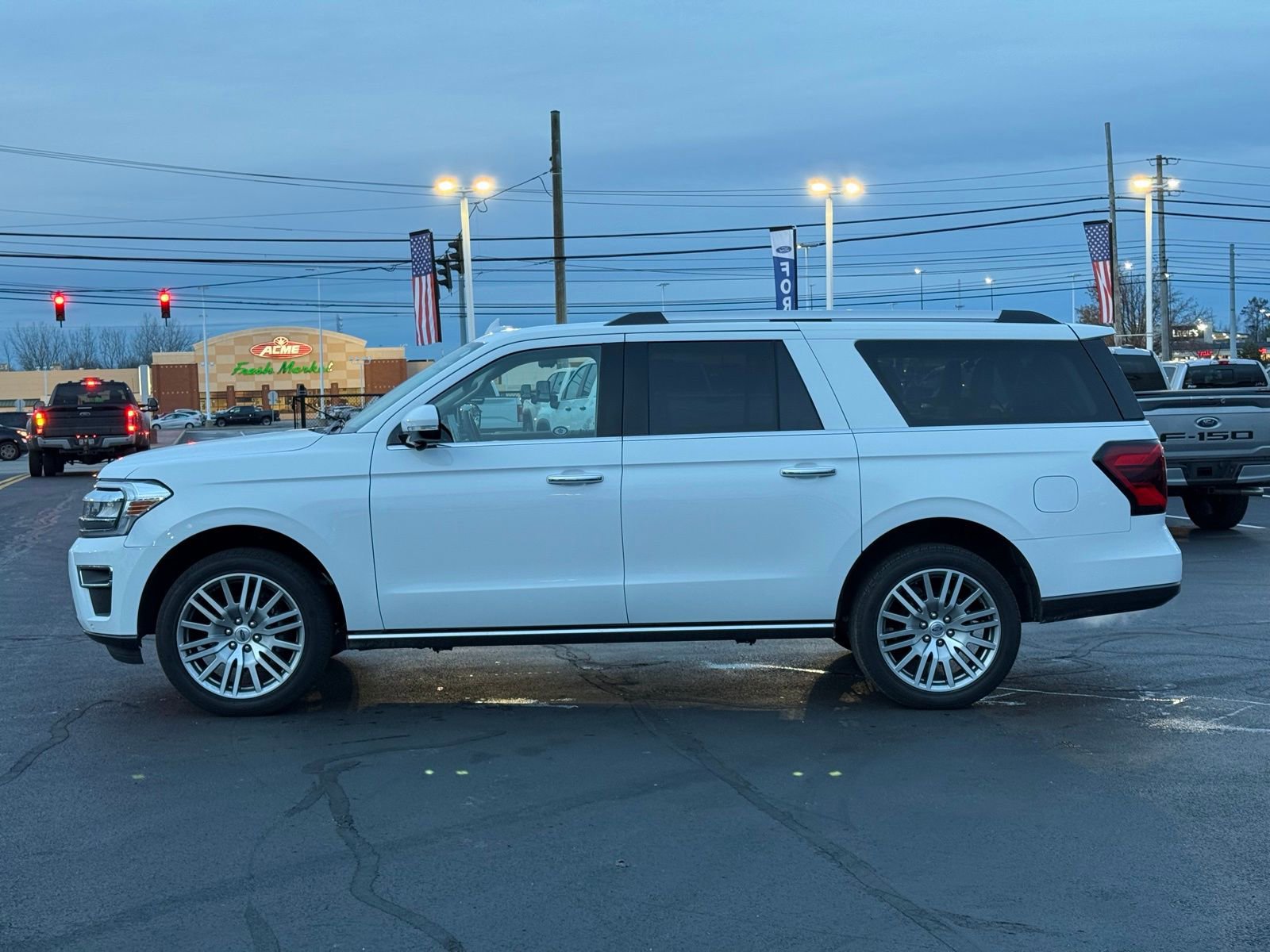 Used 2023 Ford Expedition Max Limited image 6