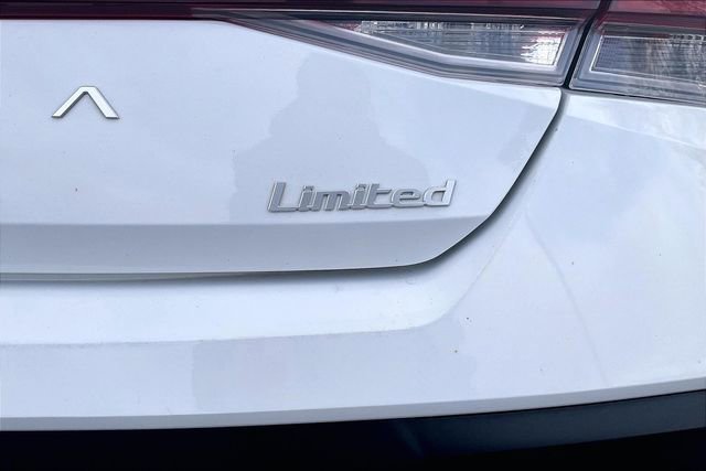 Certified 2024 Hyundai Elantra Limited image 9
