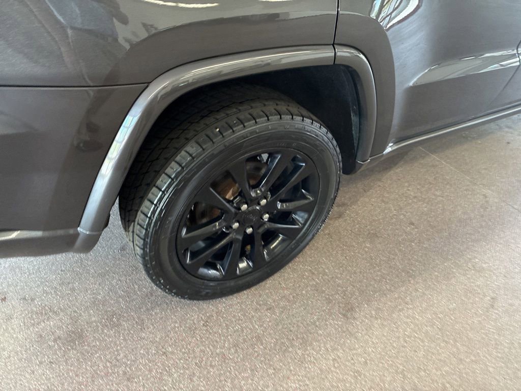 Used 2020 Jeep Grand Cherokee Altitude AWD/4WD image 26