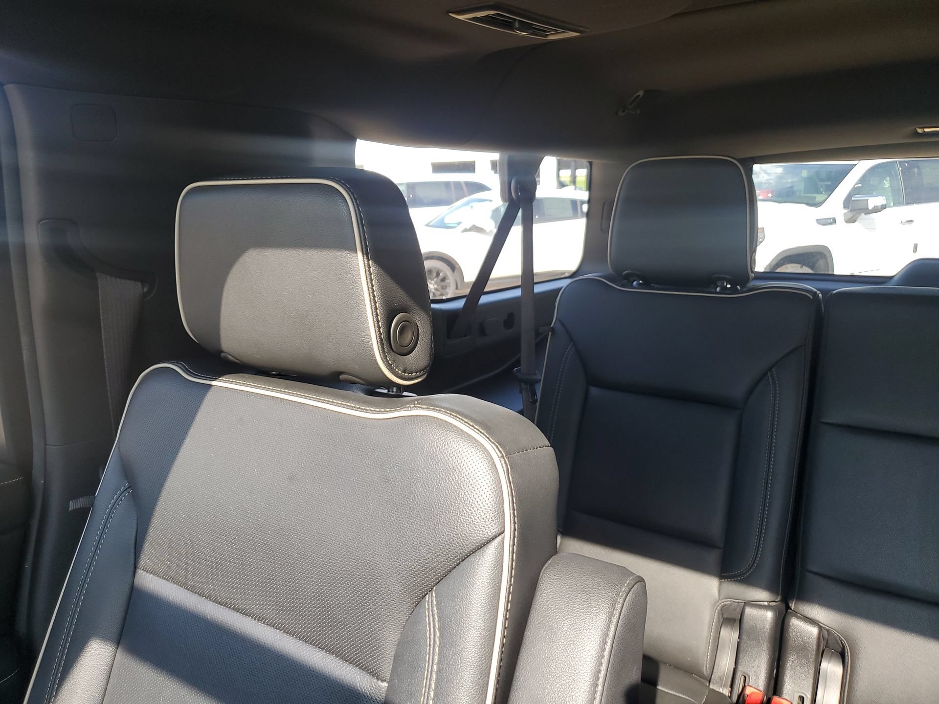 Used 2021 Chevrolet Suburban Premier w/ Premium Package AWD/4WD image 13