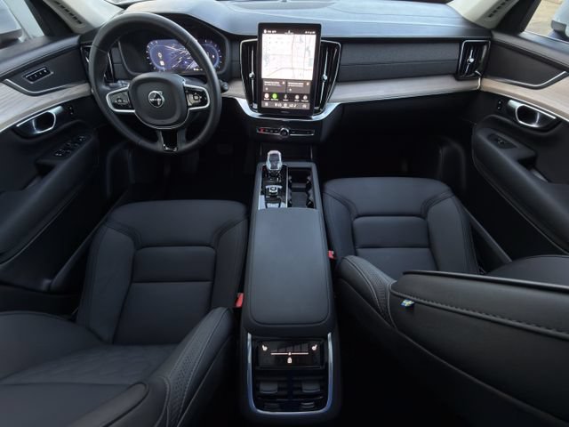 Used 2025 Volvo XC90 B6 Plus AWD/4WD image 11