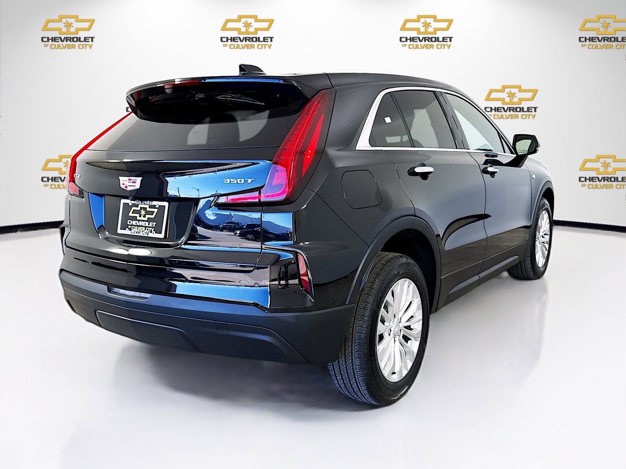 Used 2024 Cadillac XT4 Luxury w/ Cold Weather Package image 7