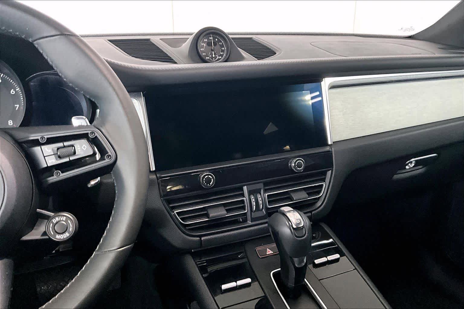 Used 2023 Porsche Macan Turbo image 7