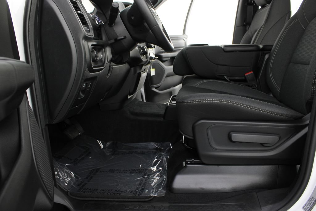 New 2026 RAM 1500 Express AWD/4WD image 15