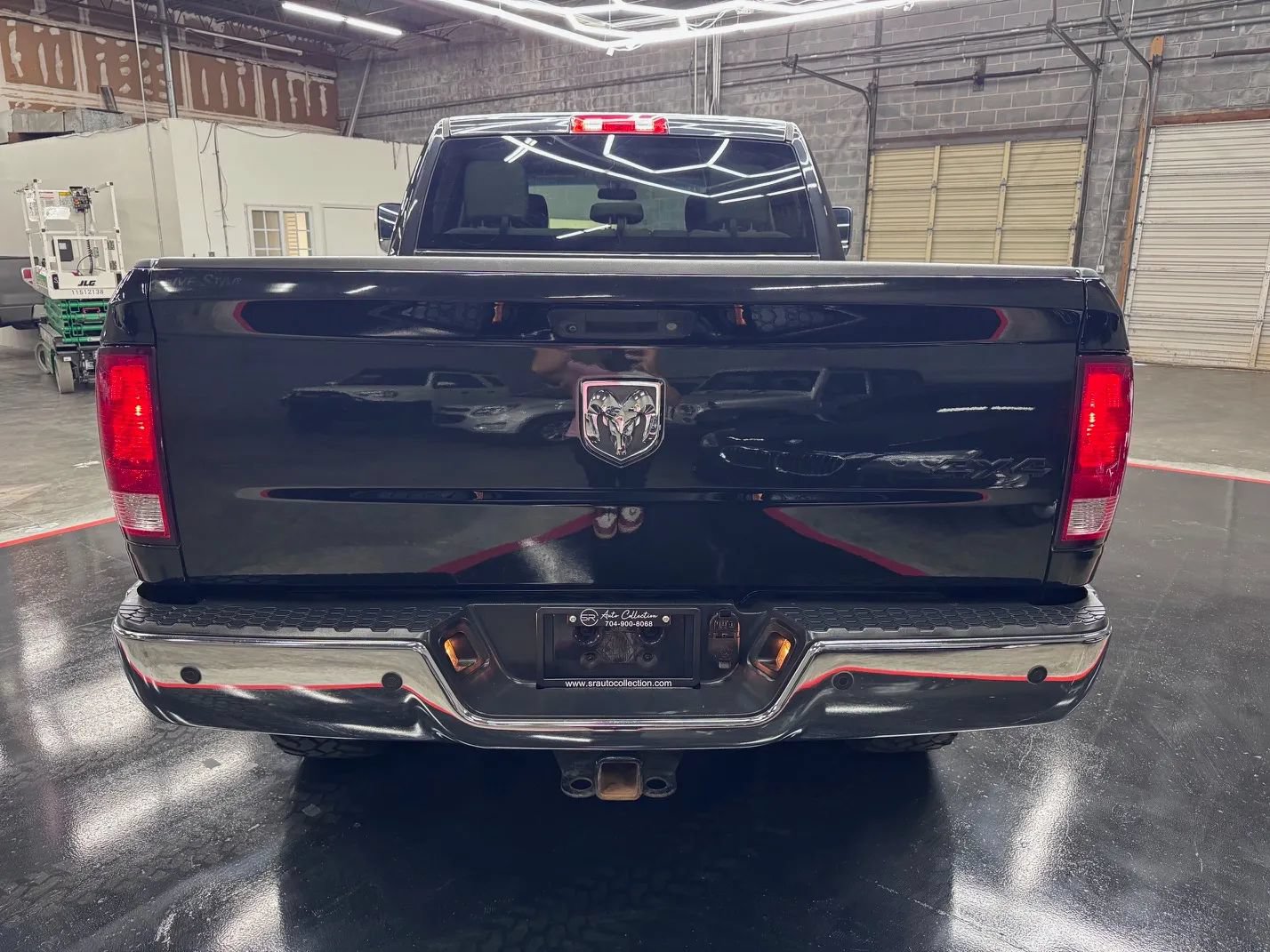 Used 2018 RAM 2500 Tradesman w/ Chrome Appearance Group AWD/4WD image 4