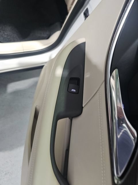 Used 2023 Buick Envision Avenir AWD/4WD image 25