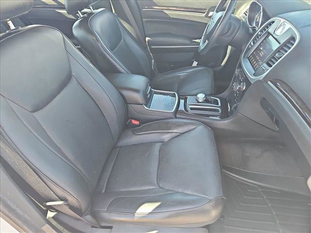Used 2018 Chrysler 300 Limited image 19