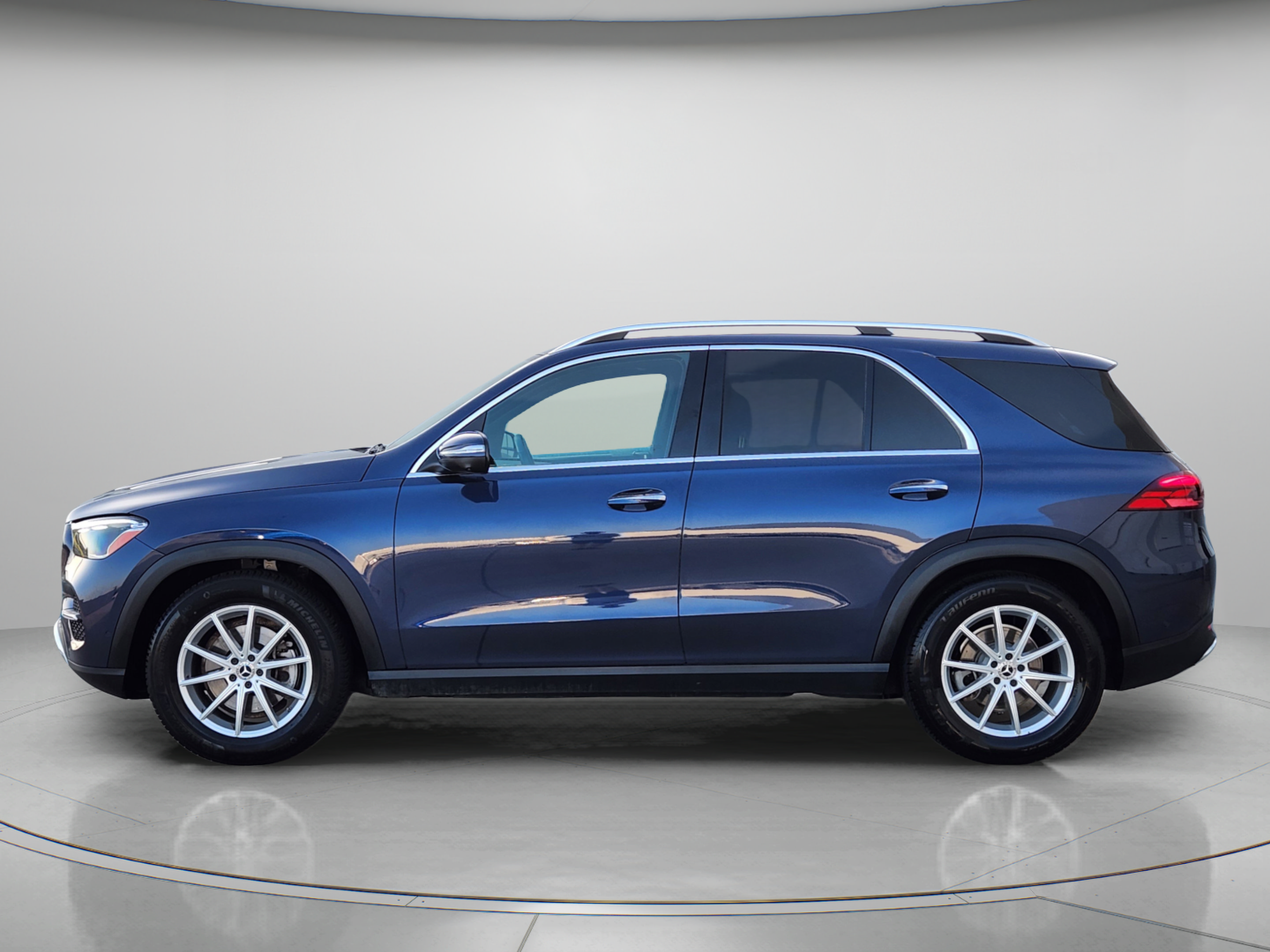 Used 2025 Mercedes-Benz GLE 350 4MATIC image 2