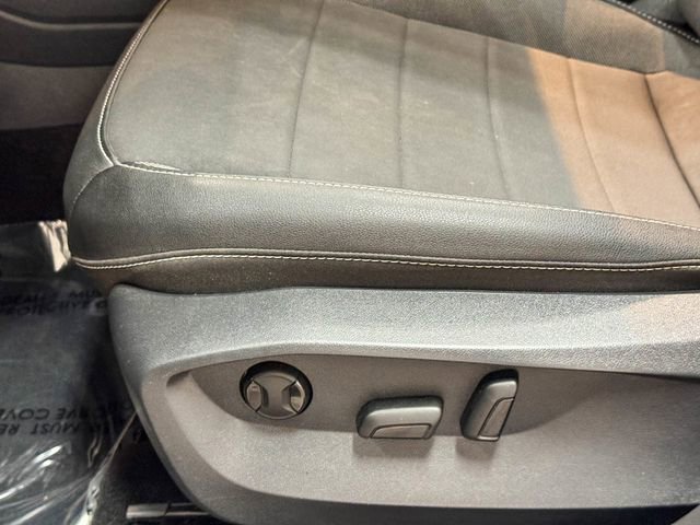 Used 2024 Volkswagen Taos SE w/ Panoramic Sunroof Package image 18