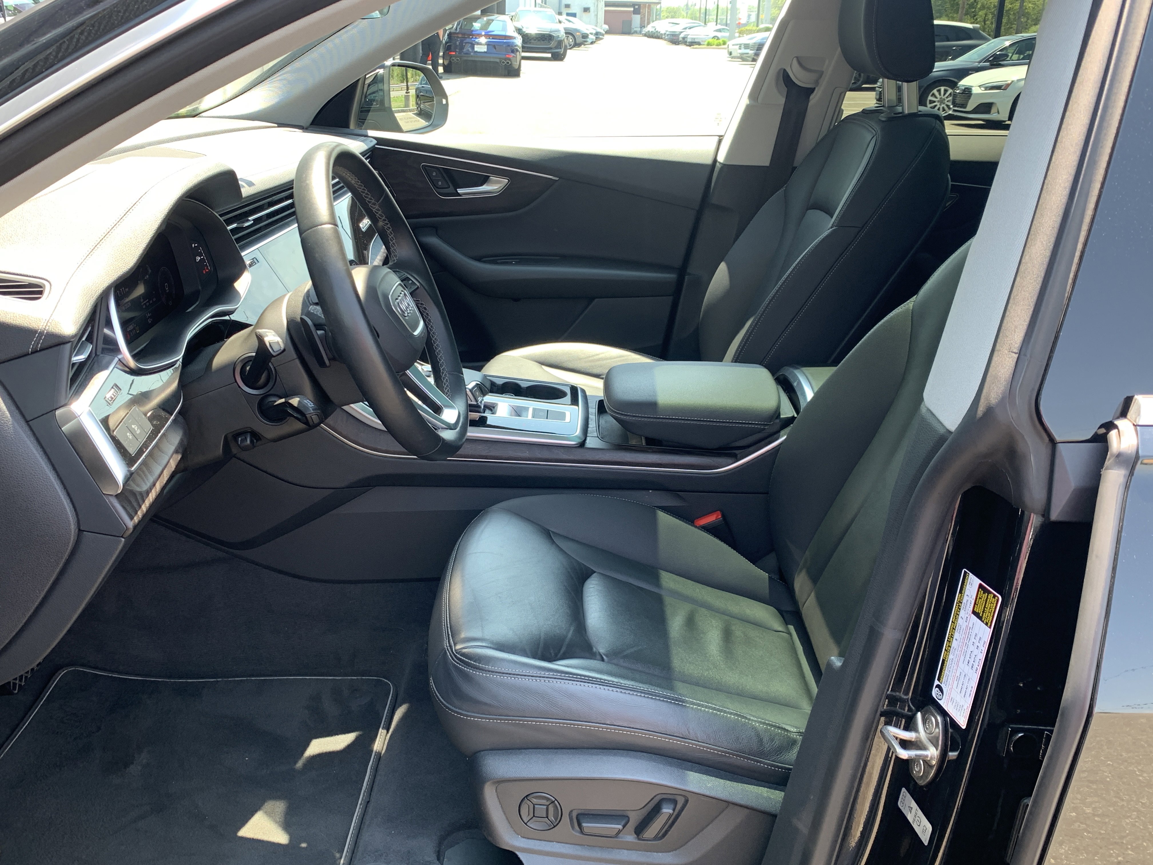 Used 2023 Audi Q8 Premium w/ Convenience Package AWD/4WD image 5