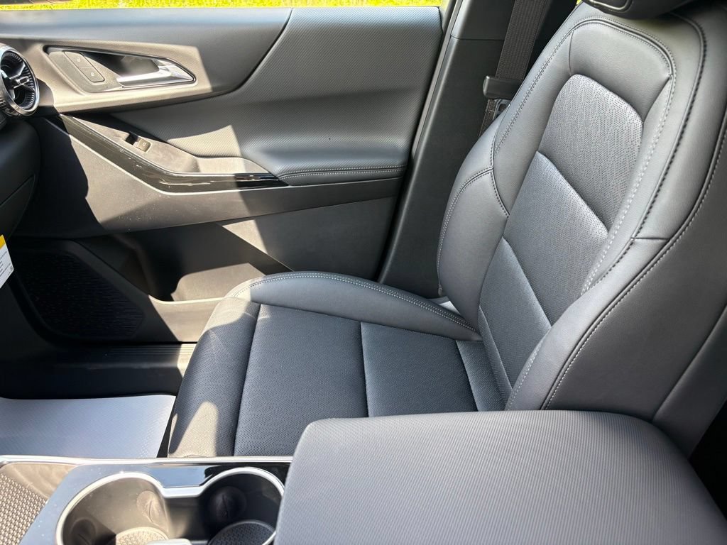 New 2026 Chevrolet Equinox LT w/ Convenience Package II FWD image 17