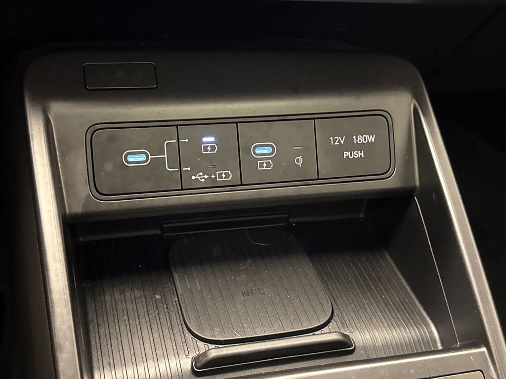 Used 2025 Hyundai Kona Limited AWD/4WD image 27