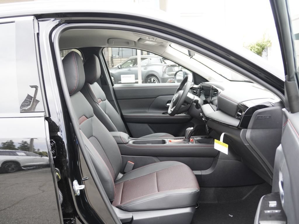 New 2026 Nissan Kicks SR FWD image 17