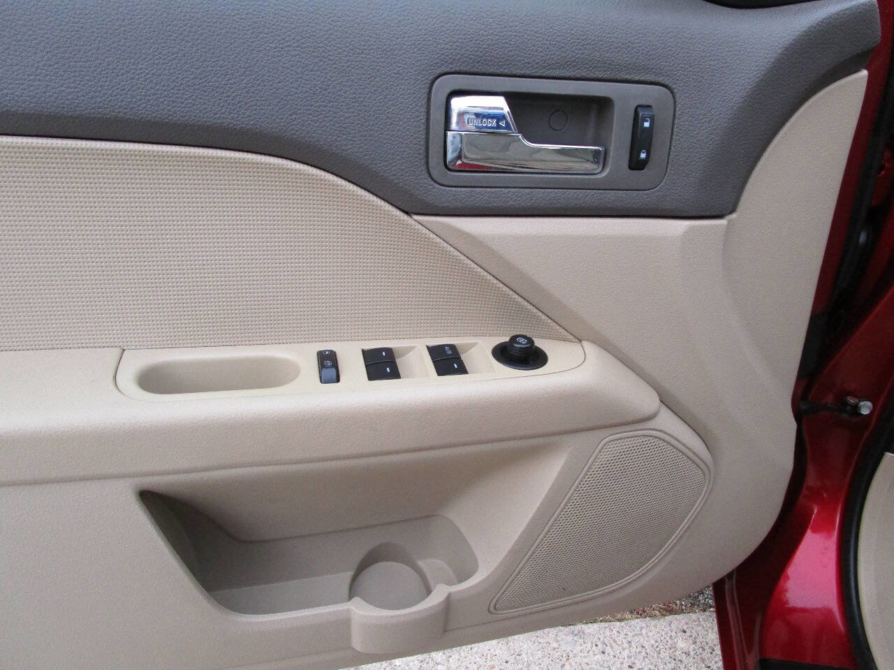 Used 2009 Mercury Milan Premier image 11