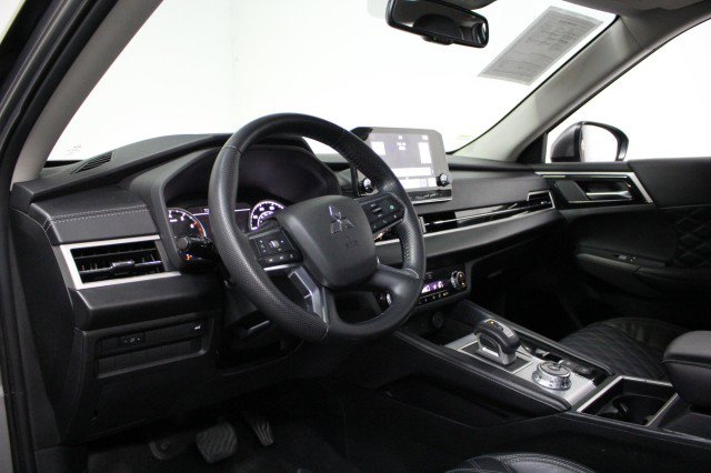 Used 2022 Mitsubishi Outlander SEL image 4