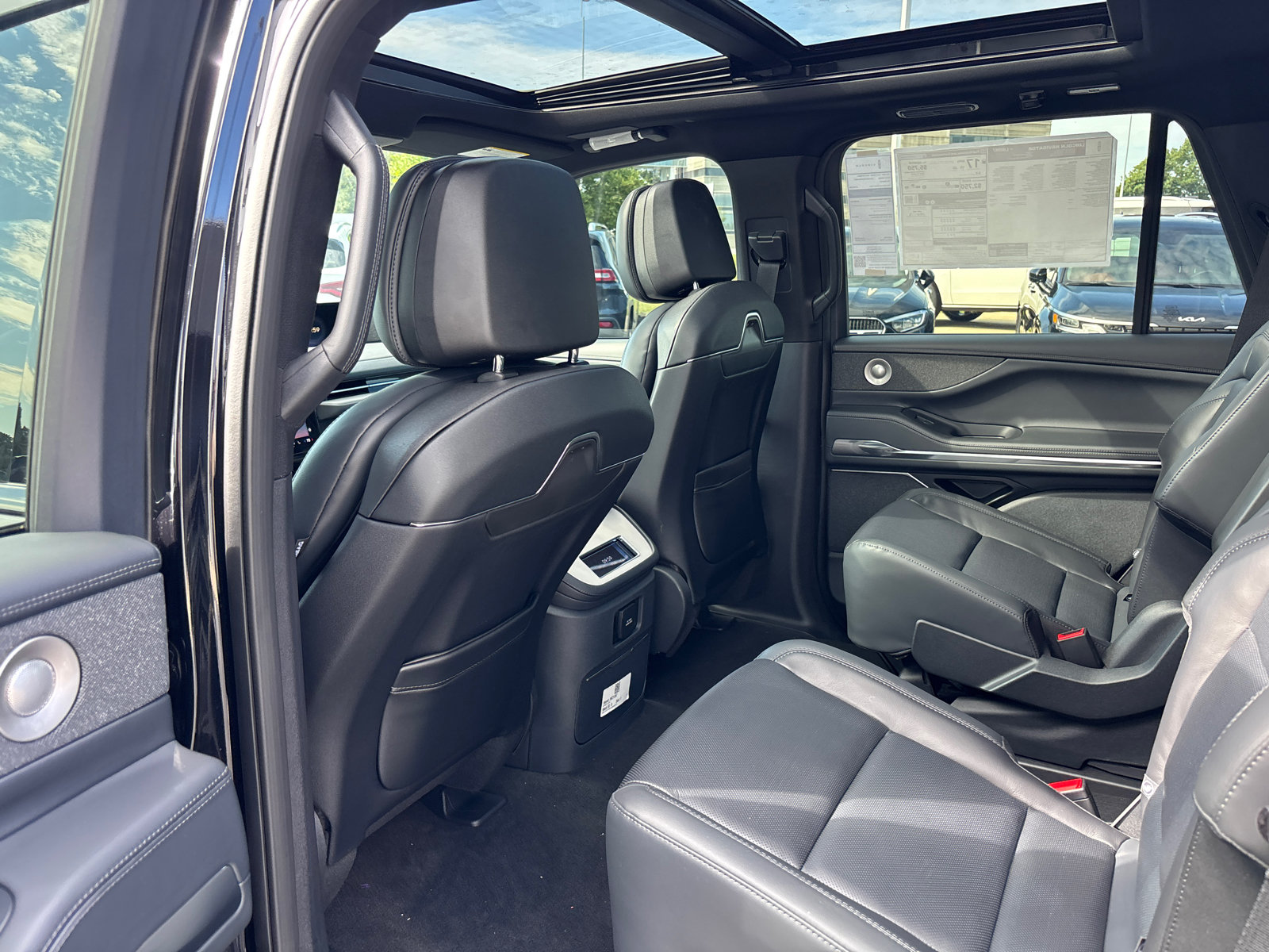 New 2027 Lincoln Navigator Reserve w/ Jet Appearance Package AWD/4WD image 28