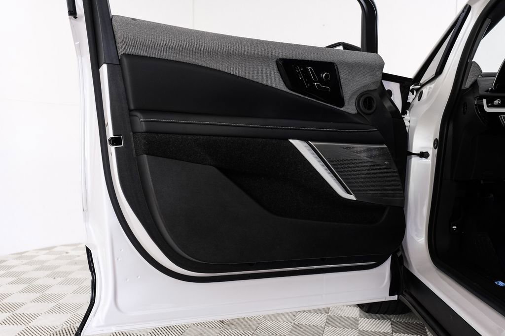 Used 2025 Cadillac Optiq Sport 1 w/ LPO, Floor Liner Package image 38