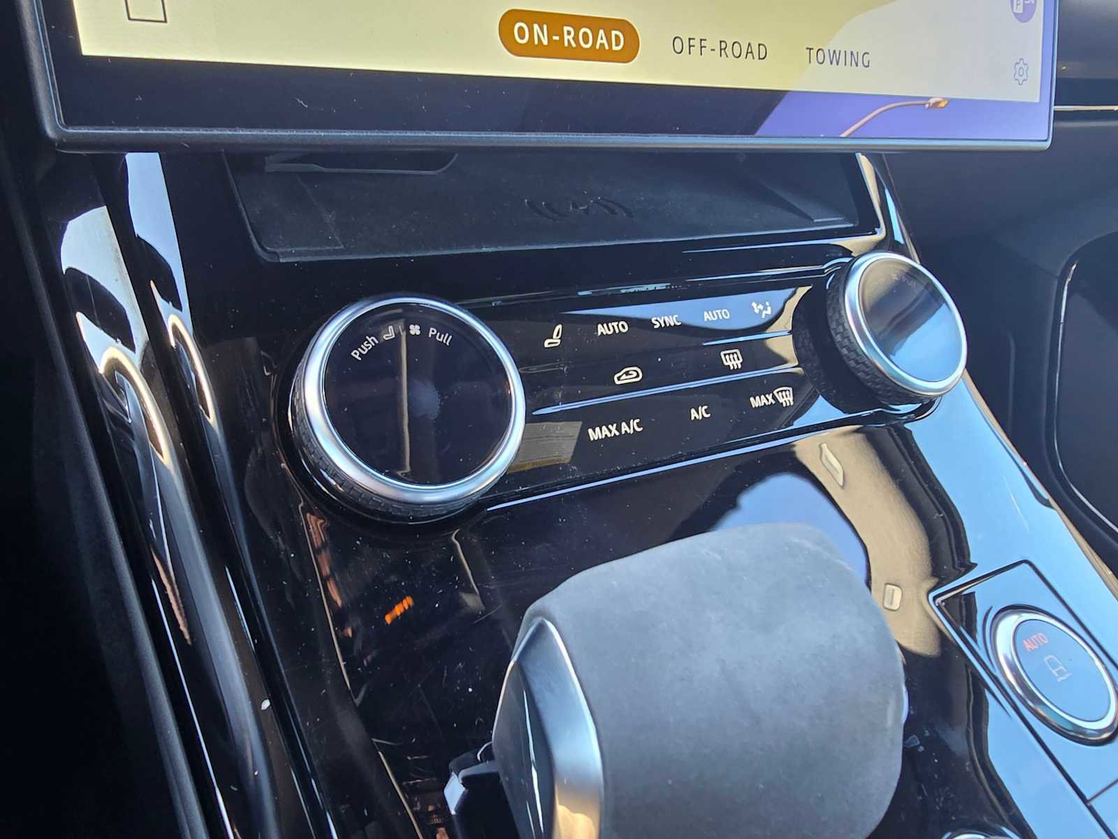 Used 2023 Land Rover Range Rover Sport SE Dynamic image 30