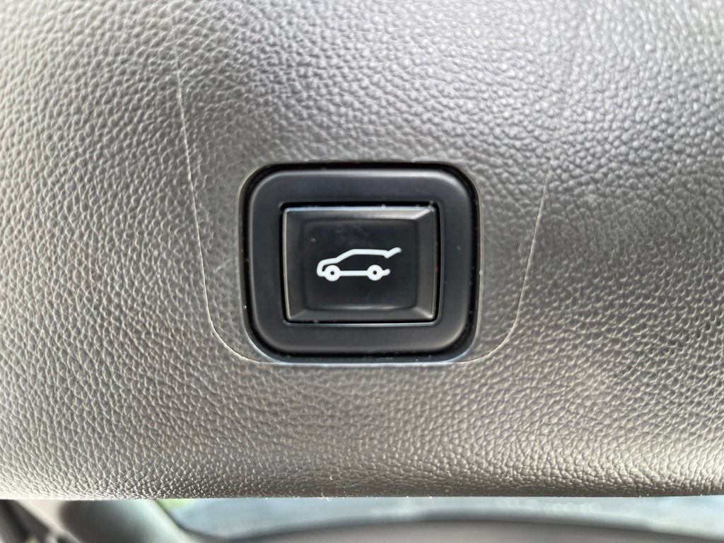 Used 2021 Chevrolet Traverse LT AWD/4WD image 12