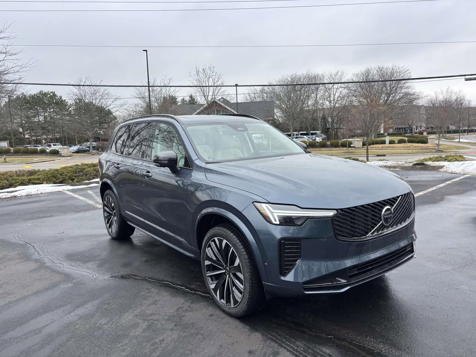 New 2026 Volvo XC90 B6 Ultra w/ Protection Package Premier